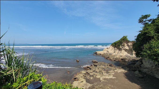 Pantai Karang Nini Foto