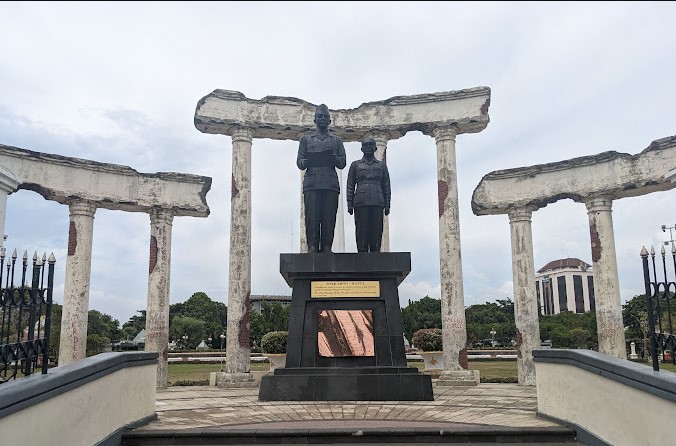 Tempat Wisata Surabaya - Monumen Tugu Pahlawan