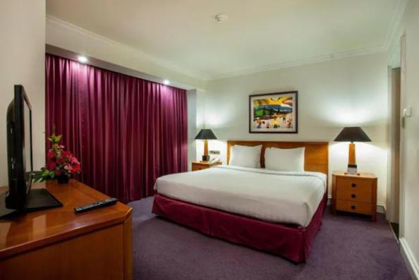 2. Surabaya Suites Hotel Powered by Archipelago