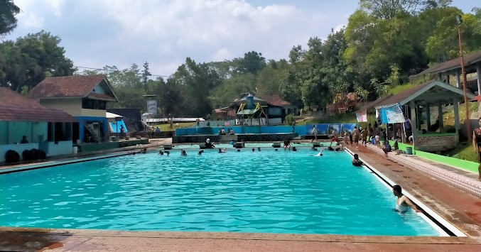 Foto Taman Wisata Kolam Renang Ciheuleut