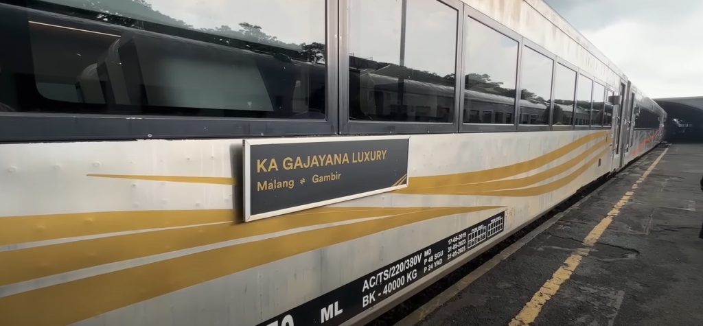 Gambar Gerbong Luxury Kereta Api Gajayana