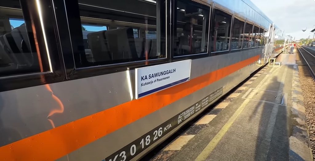 Rangkaian Kereta Api Sawunggalih